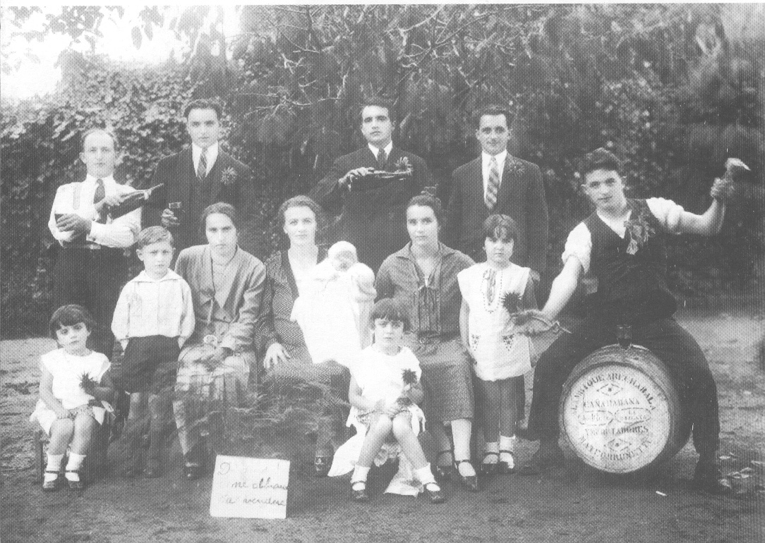 1928 - Montevideo (Uruguay) - Famiglie originarie di Pontremoli, festeggiano la Pasqua