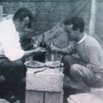 1951 - Audun-le-Tiche (Francia) - muratori nella pausa pranzo
