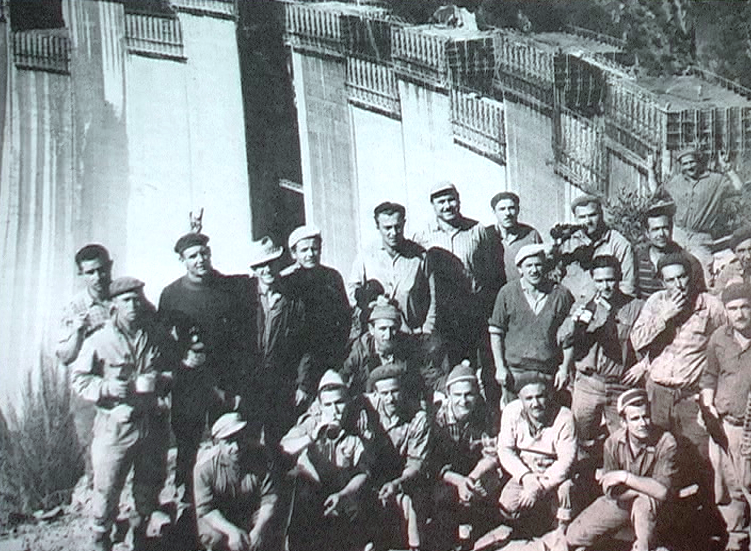 1960 - Gordola (Svizzera) - Emigranti umbri nel cantiere della diga Versasca