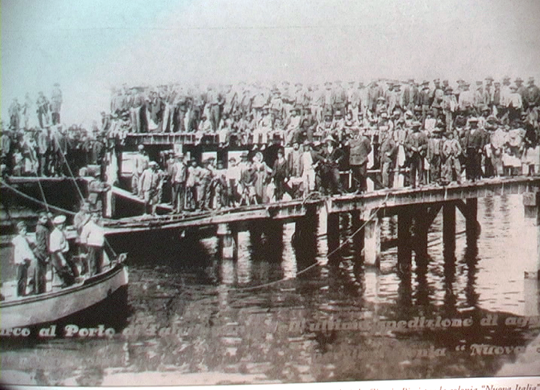 1905 - Porto di Talcahuano (Cile) - Sbarco dell'ultima spedizione di contadini emiliani